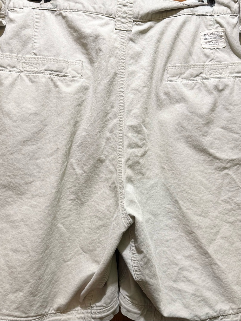 Men’s Columbia Light Beige Casual Shorts - Picture 2 of 16